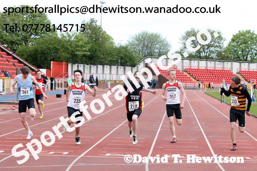Boys under-15 200 metres, North Eastern Track and Field Champs, Gateshead Stadium. Photo: David T. Hewitson/Sports for All Pics
